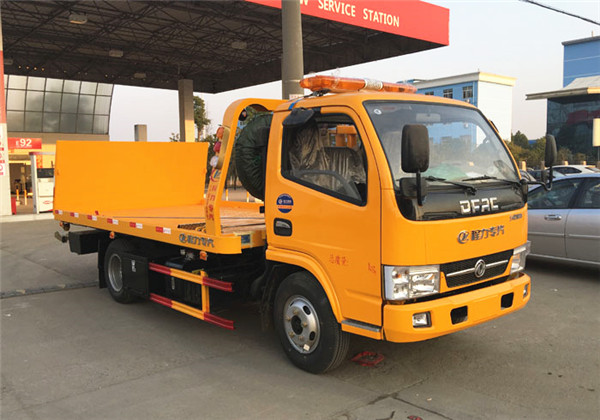 東風(fēng)多利卡藍(lán)牌一拖二清障車(chē)