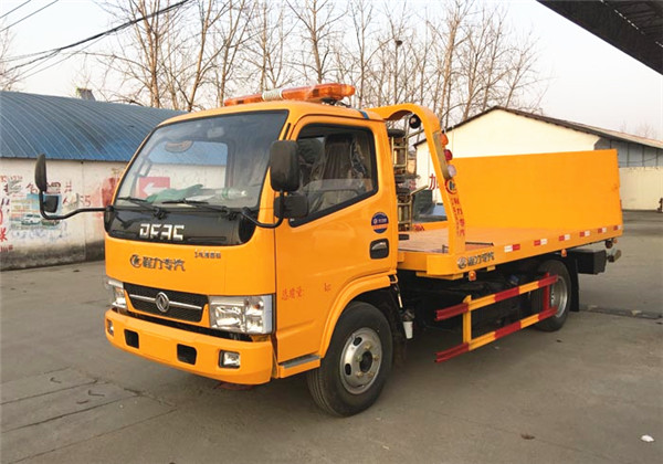 東風(fēng)多利卡藍(lán)牌一拖二清障車(chē)