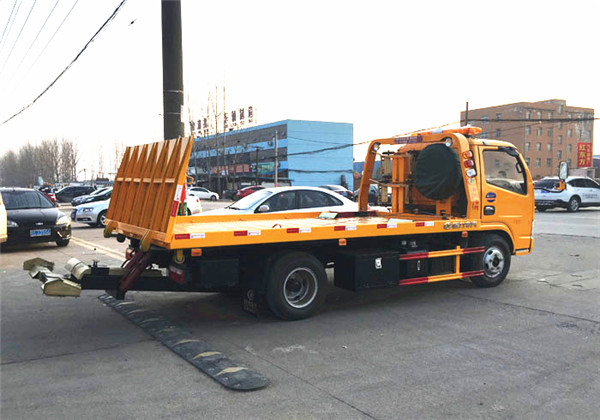 東風(fēng)多利卡藍(lán)牌一拖二清障車(chē)