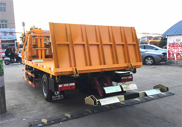 東風(fēng)多利卡藍(lán)牌一拖二清障車(chē)