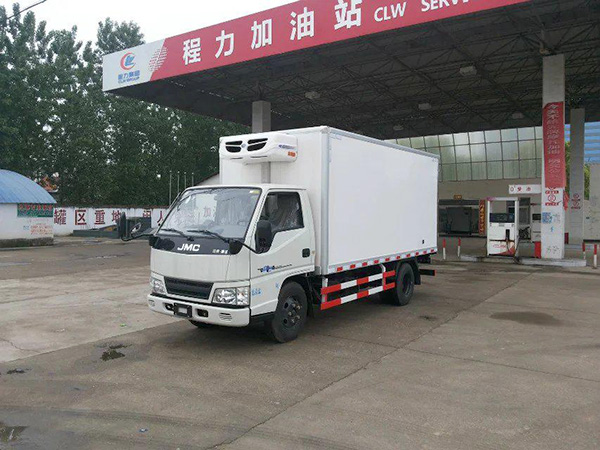 江鈴4.15米貨廂單排冷藏車(chē)