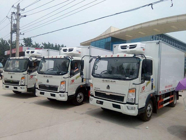 重汽豪沃4.1米貨廂冷藏車(chē)