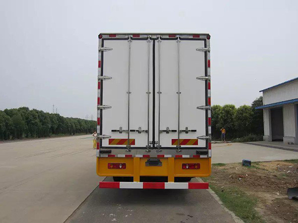 東風天錦7.4米冷藏車 東風天錦7.4米冷藏車