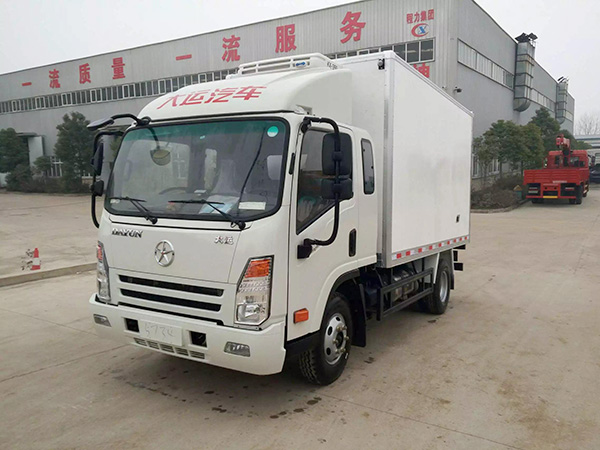 大運(yùn)排半3.75米貨廂冷藏車(chē)