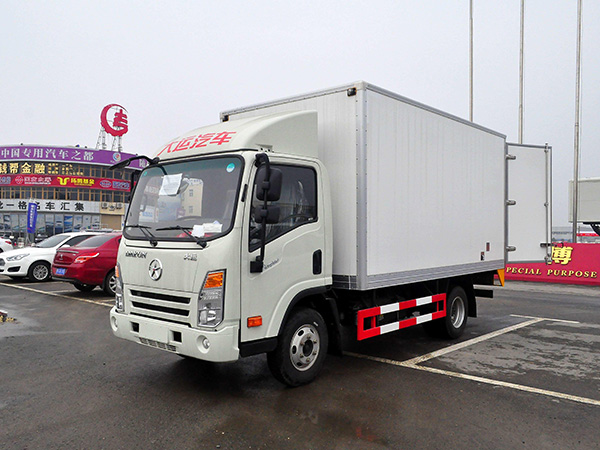 大運(yùn)單排4.05米貨廂冷藏車(chē)