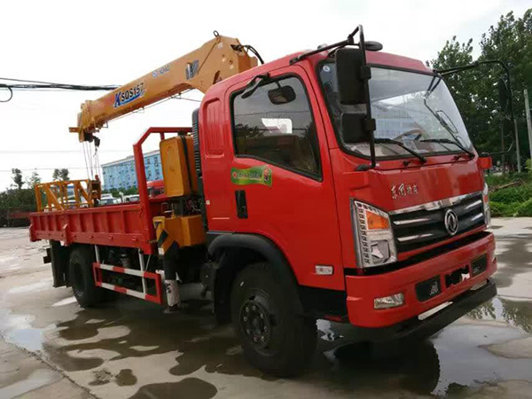 東風(fēng)廂長5.1米隨車吊 東風(fēng)廂長5.1米隨車吊