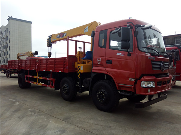 東風(fēng)前四后四飛濤8噸隨車(chē)吊 東風(fēng)前四后四飛濤8噸隨車(chē)吊