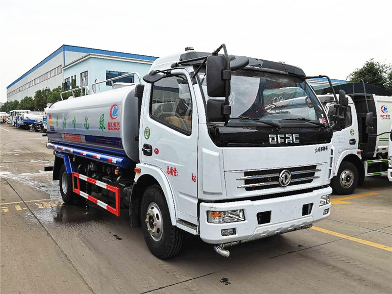 東風多利卡D7灑水車