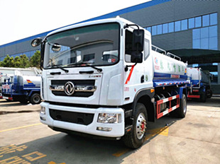 東風(fēng)多利卡D9灑水車(chē)