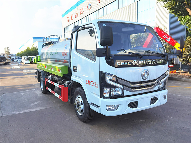 5噸灑水車，8噸灑水車，15噸灑水車街道變得一片明凈