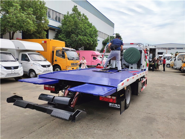 東風(fēng)多利卡藍(lán)牌一拖二清障車(chē)