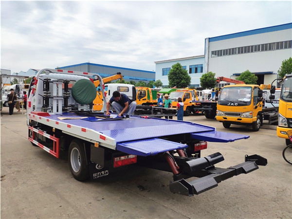 東風(fēng)多利卡藍(lán)牌一拖二清障車(chē)