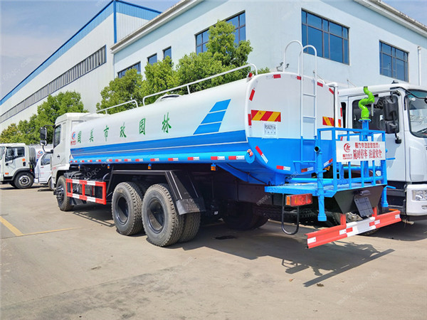 東風D3后雙橋灑水車