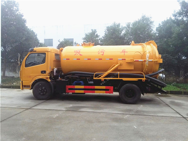 東風(fēng)多利卡D7吸污車