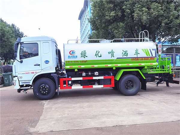 12噸灑水車多少錢，12噸灑水車包月出租要多少錢