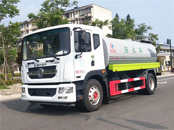 選購(gòu)礦用工地灑水車(chē),記住幾點(diǎn)買(mǎi)的安全又好用