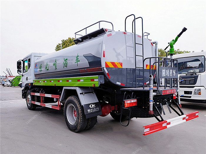 東風多利卡D9灑水車