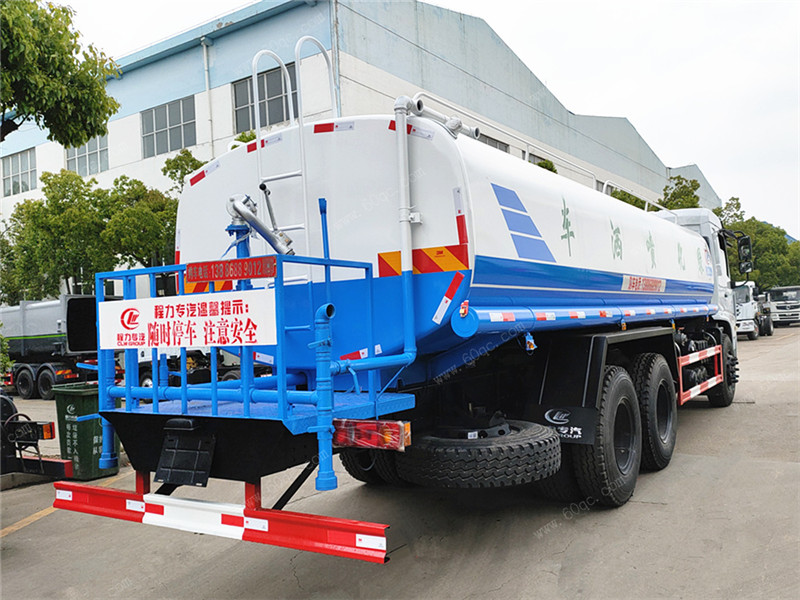 東風專用底盤D3后雙橋灑水車