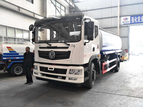 東風(fēng)T5新款灑水車