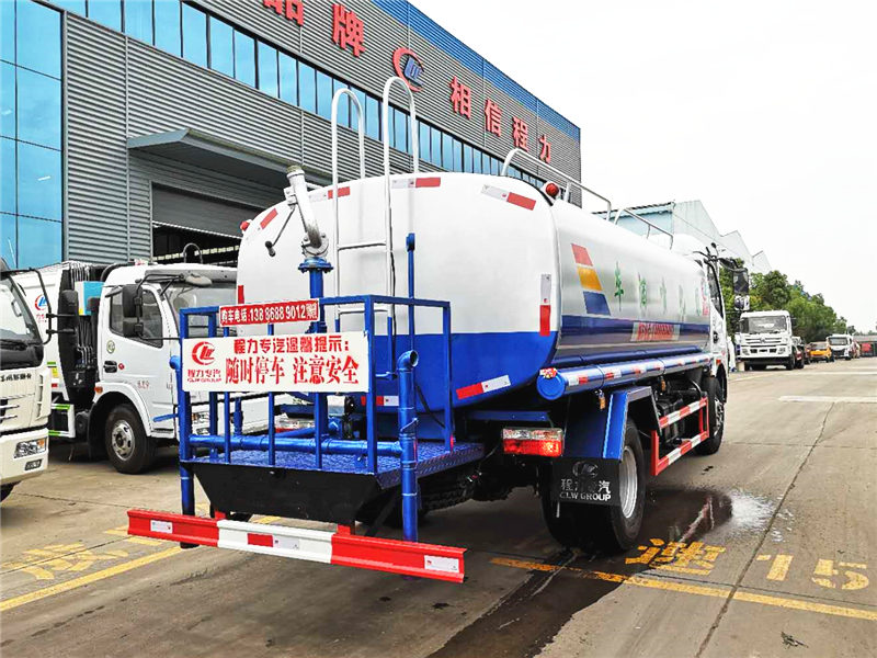 東風多利卡D7灑水車