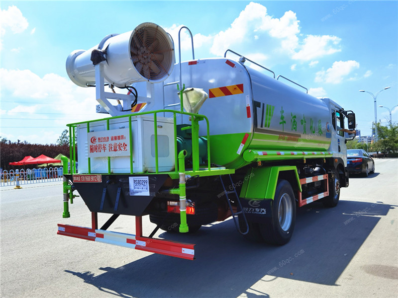 東風多利卡D9霧炮車