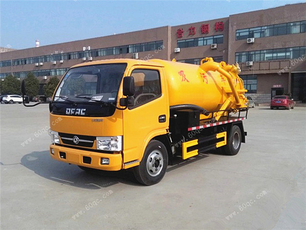 東風多利卡4方吸污車