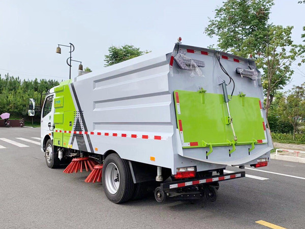 東風(fēng)凱普特8方國(guó)六掃路車