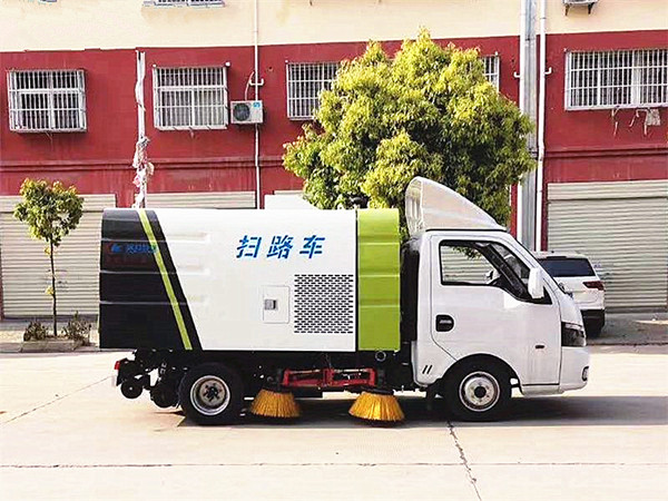 東風途逸國六汽油3方掃路車