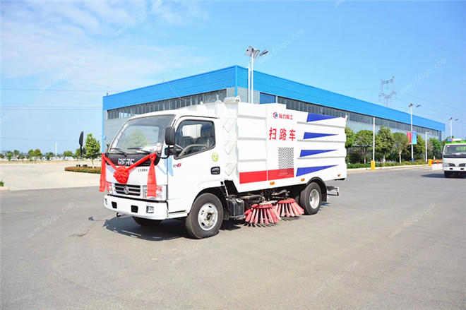 東風多利卡6方掃路車