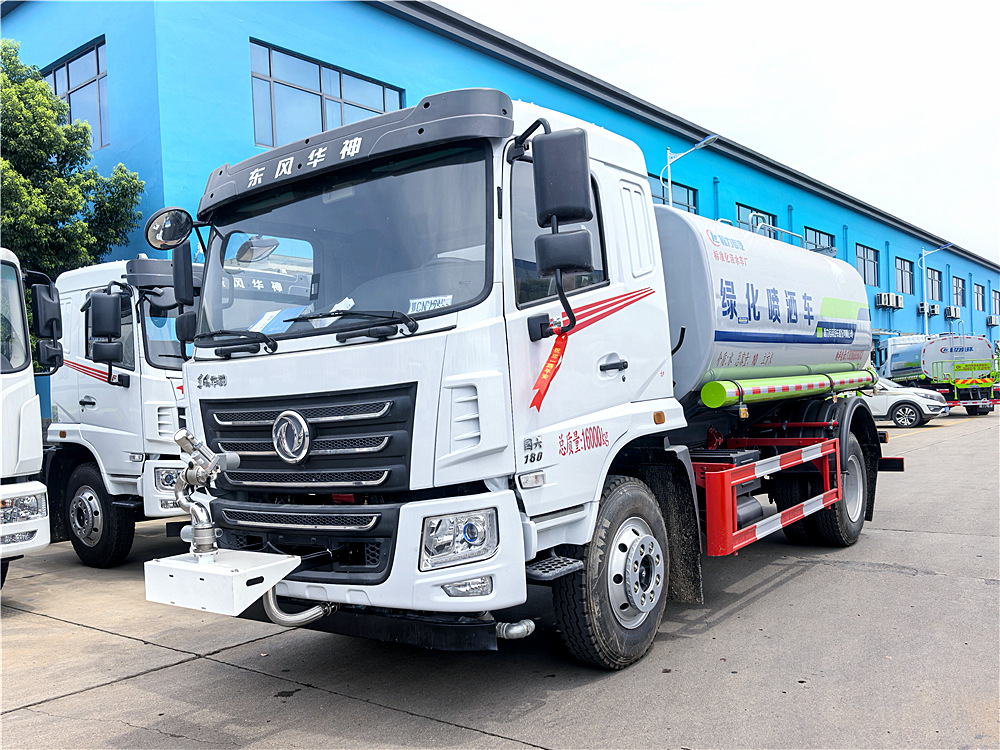 東風(fēng)天錦灑水車圖片