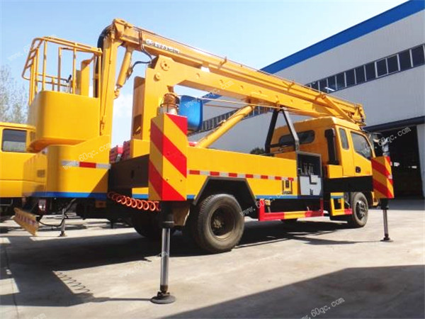 東風多利卡D7高空作業車