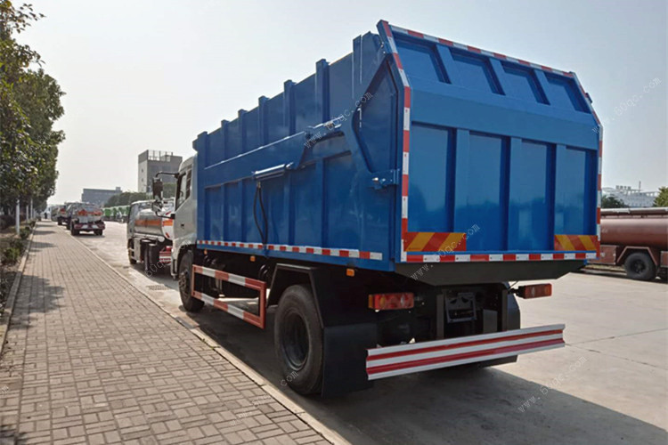 東風(fēng)新款壓縮對(duì)接式垃圾車